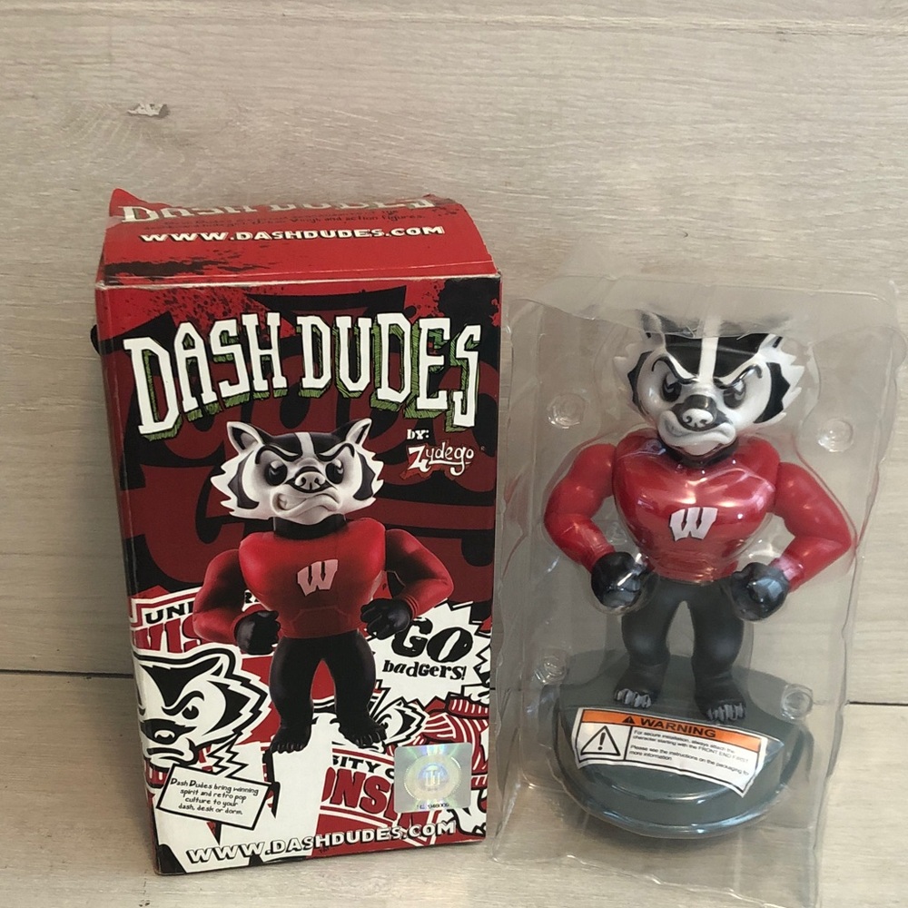 Wisconsin Badgers Bucky dashboard mascot figurine fro "Dash Dudes" NIB NEW